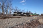 NS train 257 heads West with 4789 leading